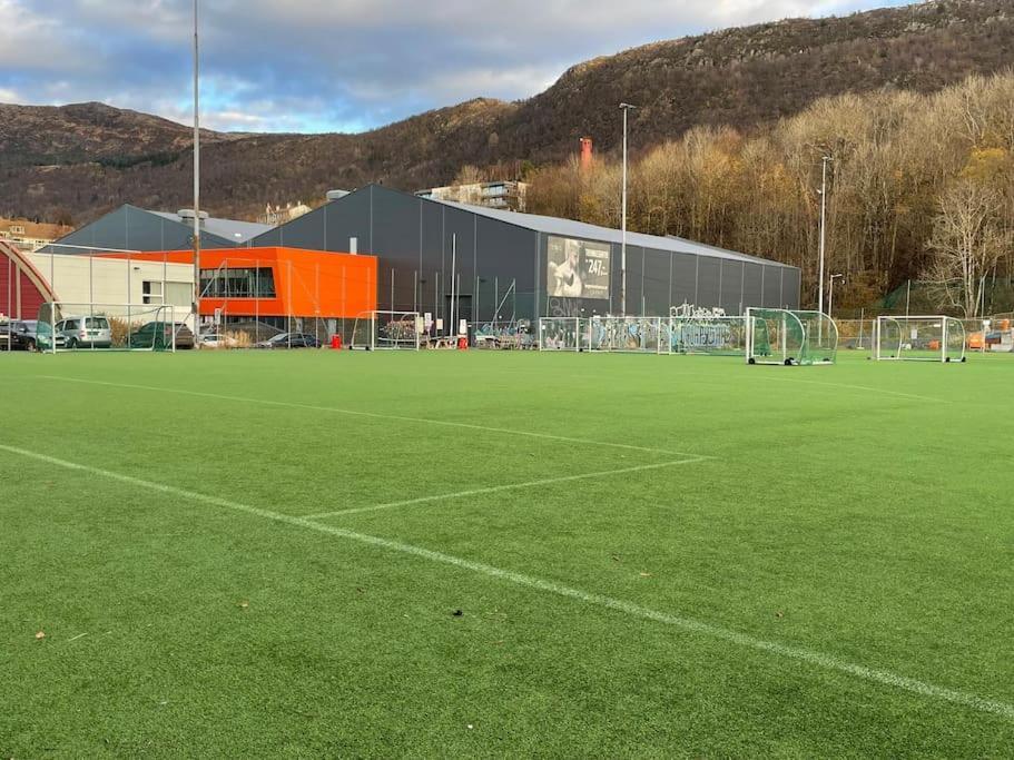 3 Sleeping Rooms For 82M2 Which Direct Traffic To Airport And City Center Bergen Eksteriør billede