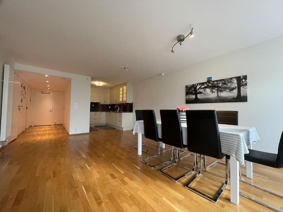 3 Sleeping Rooms For 82M2 Which Direct Traffic To Airport And City Center Bergen Eksteriør billede